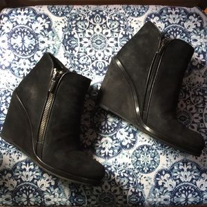 Vince Camuto Jeffers Side Zip Suede Wedge Booties